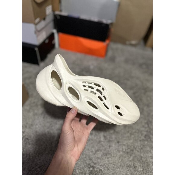 Yeezy Foam RNNR Sand Size 12 - Picture 1 of 3
